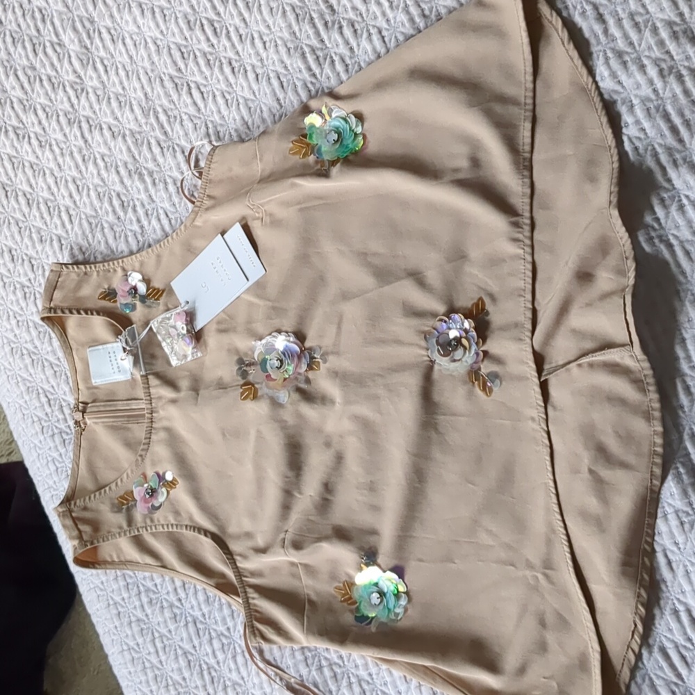 Beautiful Taupe Sequin Flower Embellished Hi-Low Top Lauren Conrad S